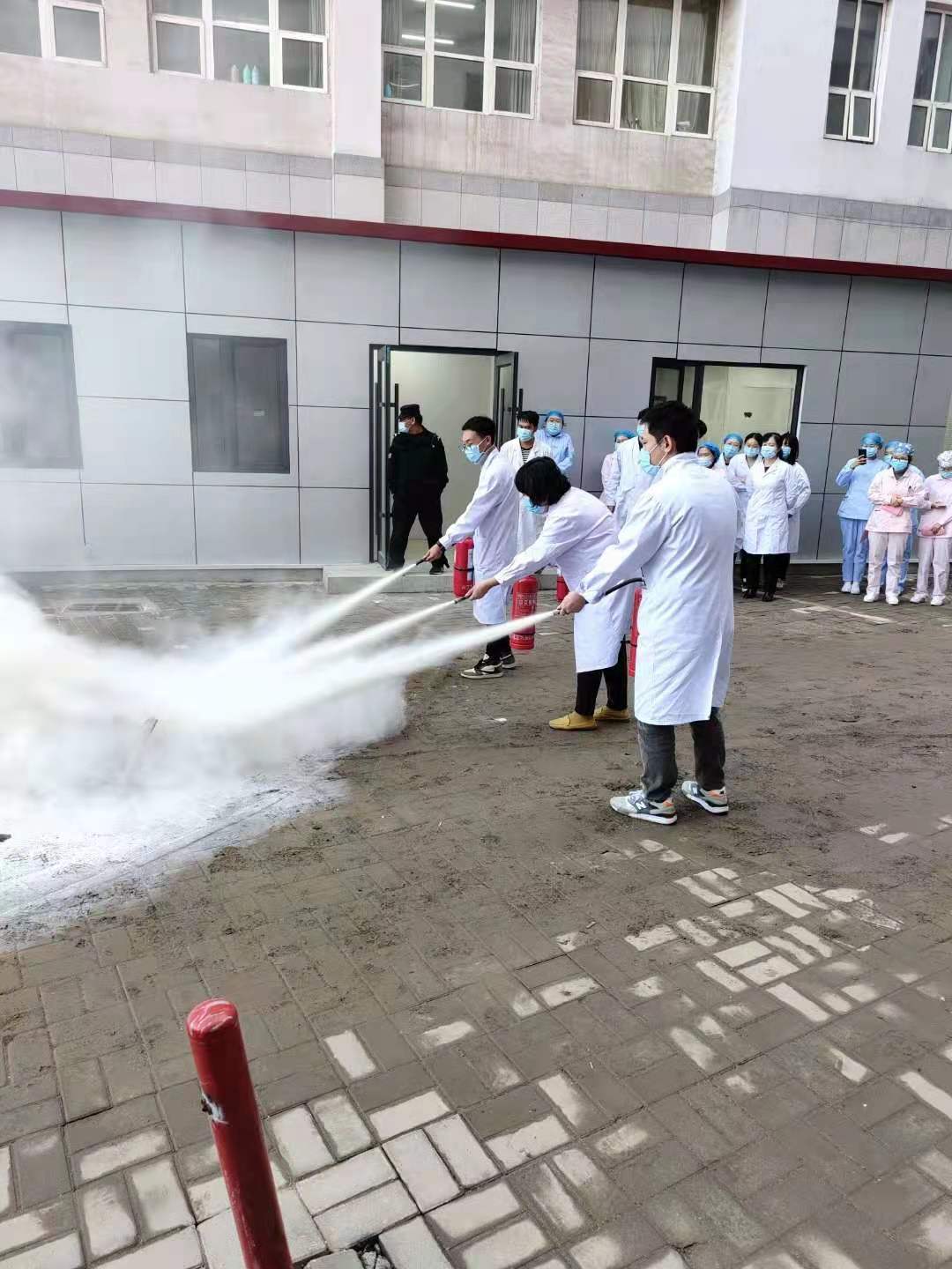 天津市肿瘤医院联合卫生消防安全教育网举办消防灭火演练